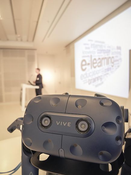 Mit Social Virtual Learning eine virtuelle Druckmaschine erleben